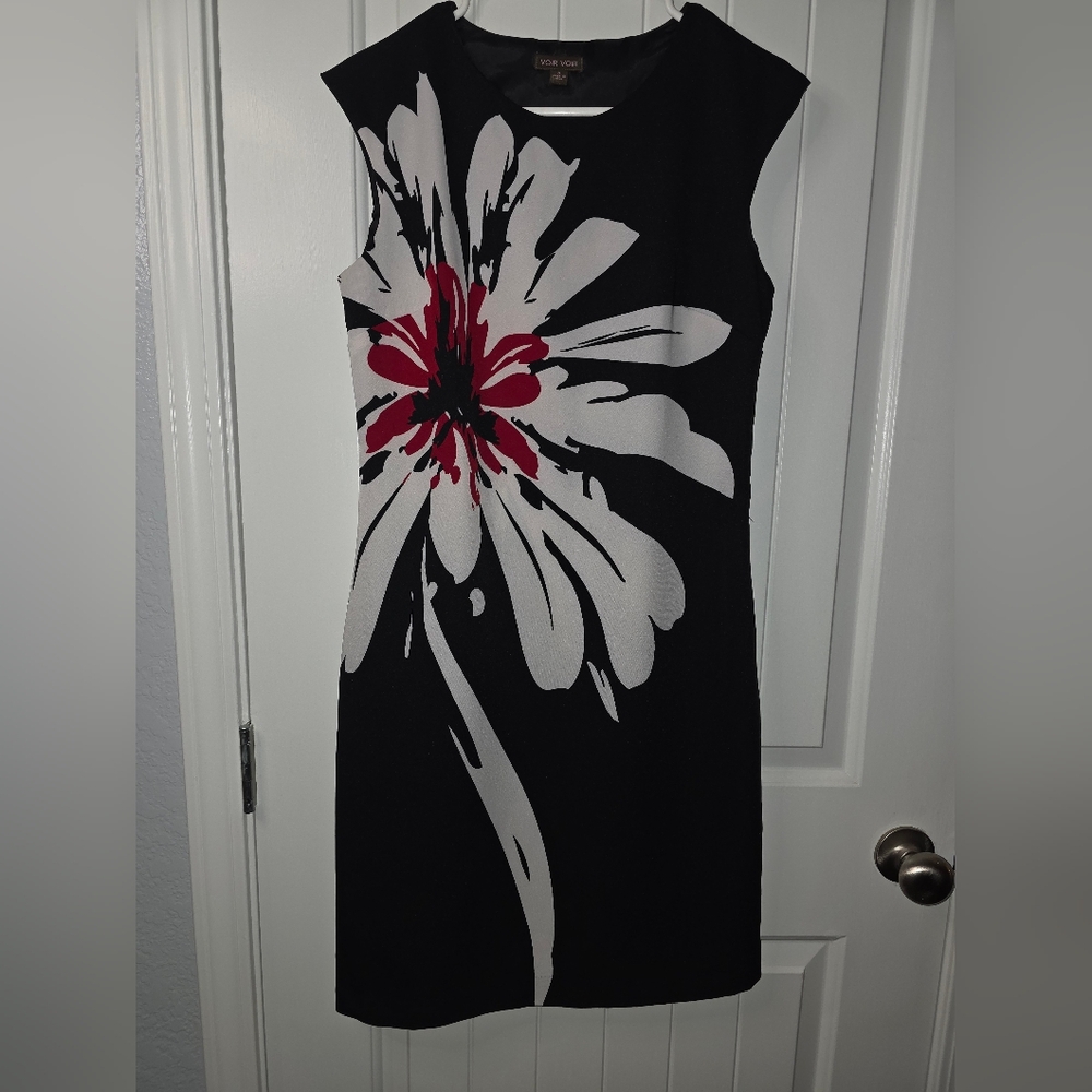 Voir Voir Black Cap Sleeve Dress with White and Red Floral Design Size 6 ❤️ - Picture 3 of 6